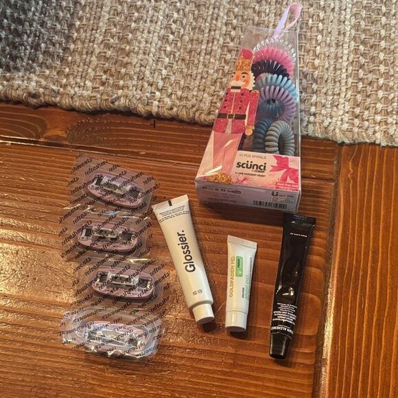 Glossier Makeup Trio with Refresher razors 🪒 refill cartridges - Picture 1 of 13